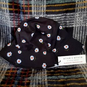 Alice + Olivia Daisy print reversible bucket hat